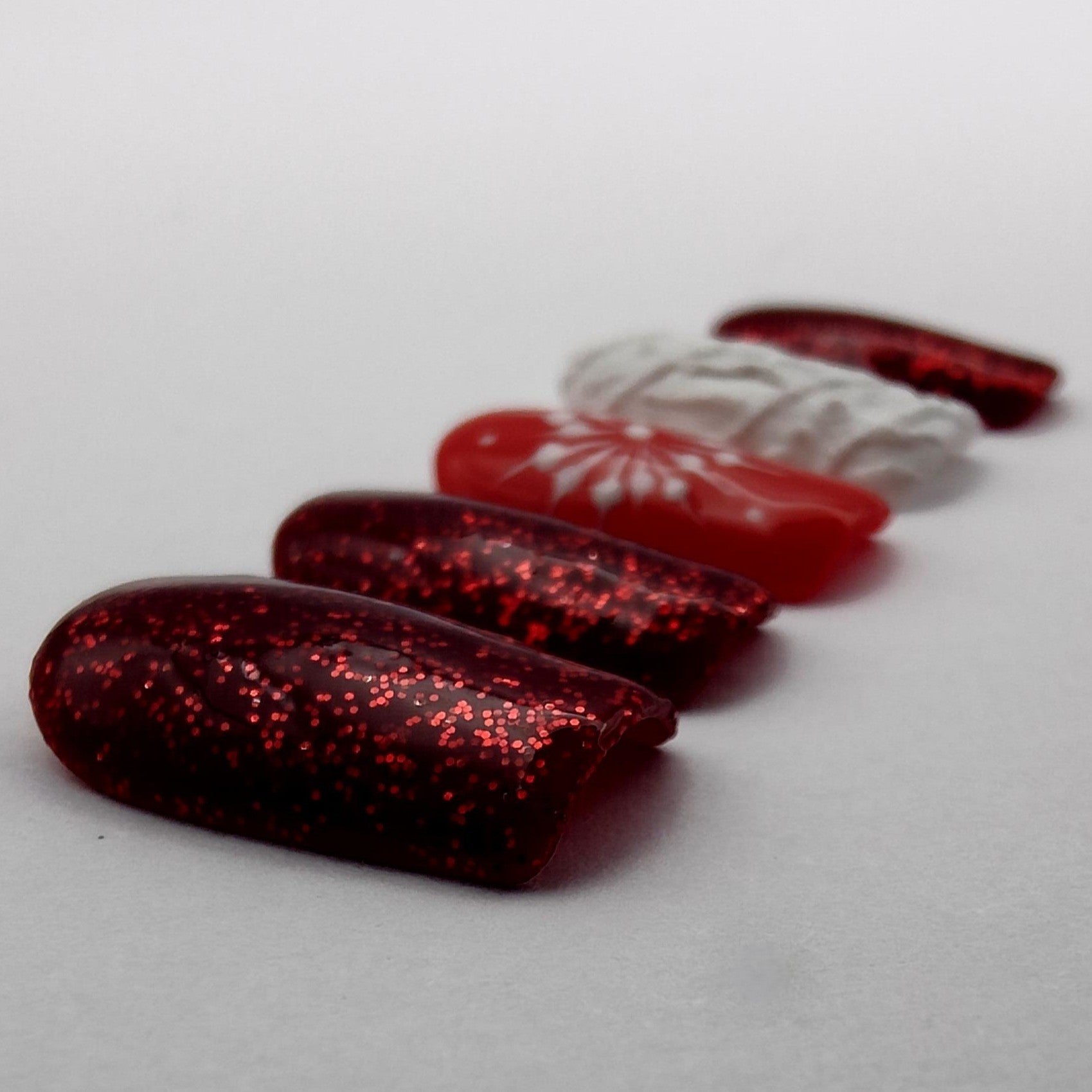 Rouge Étoilé Déa Manus