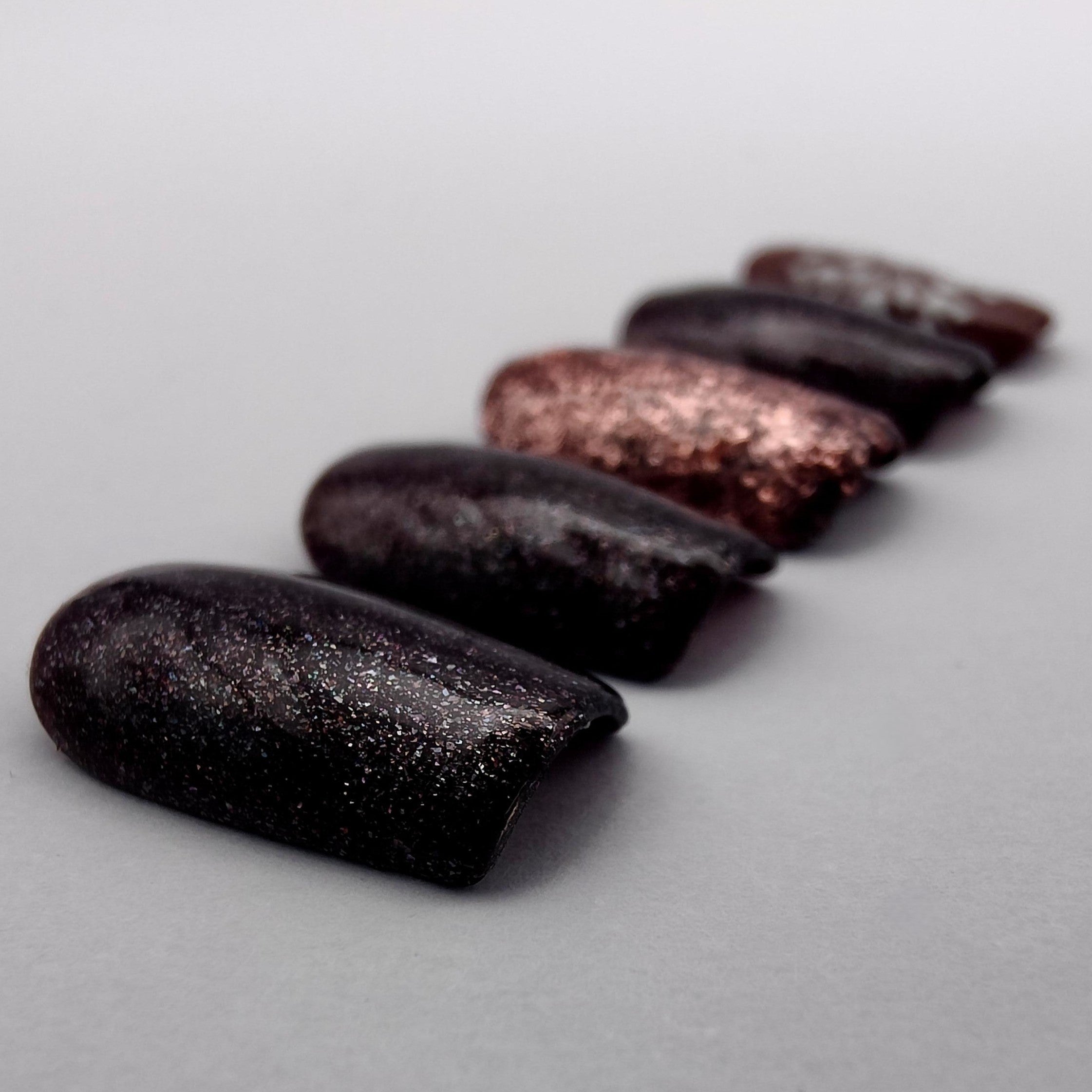 Nuit Cuivrée Déa Manus