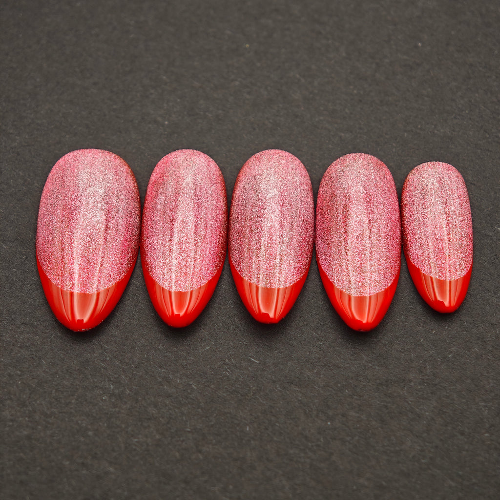 Velours d’Aphrodite – Cat Eyes