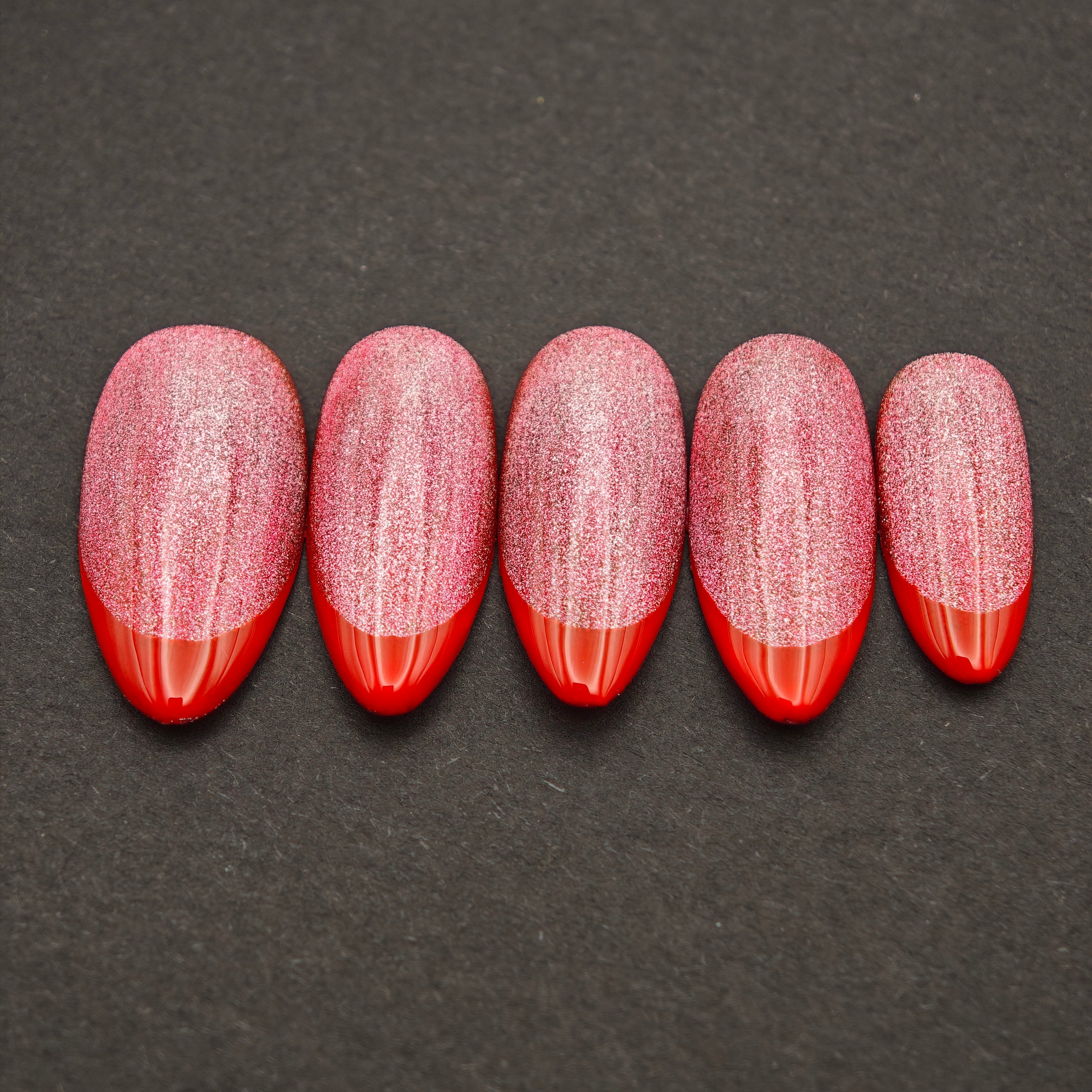 Velours d’Aphrodite – Cat Eyes
