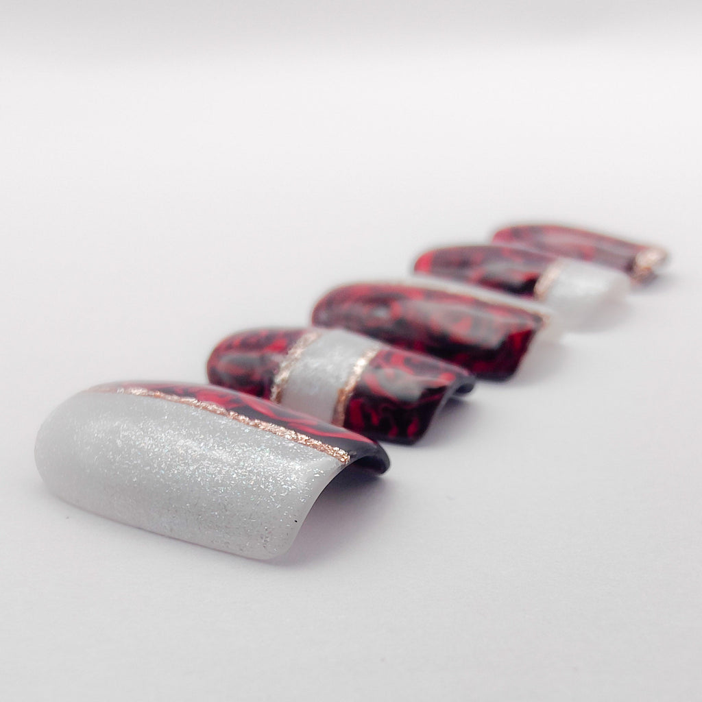 Roses Nocturnes Déa Manus