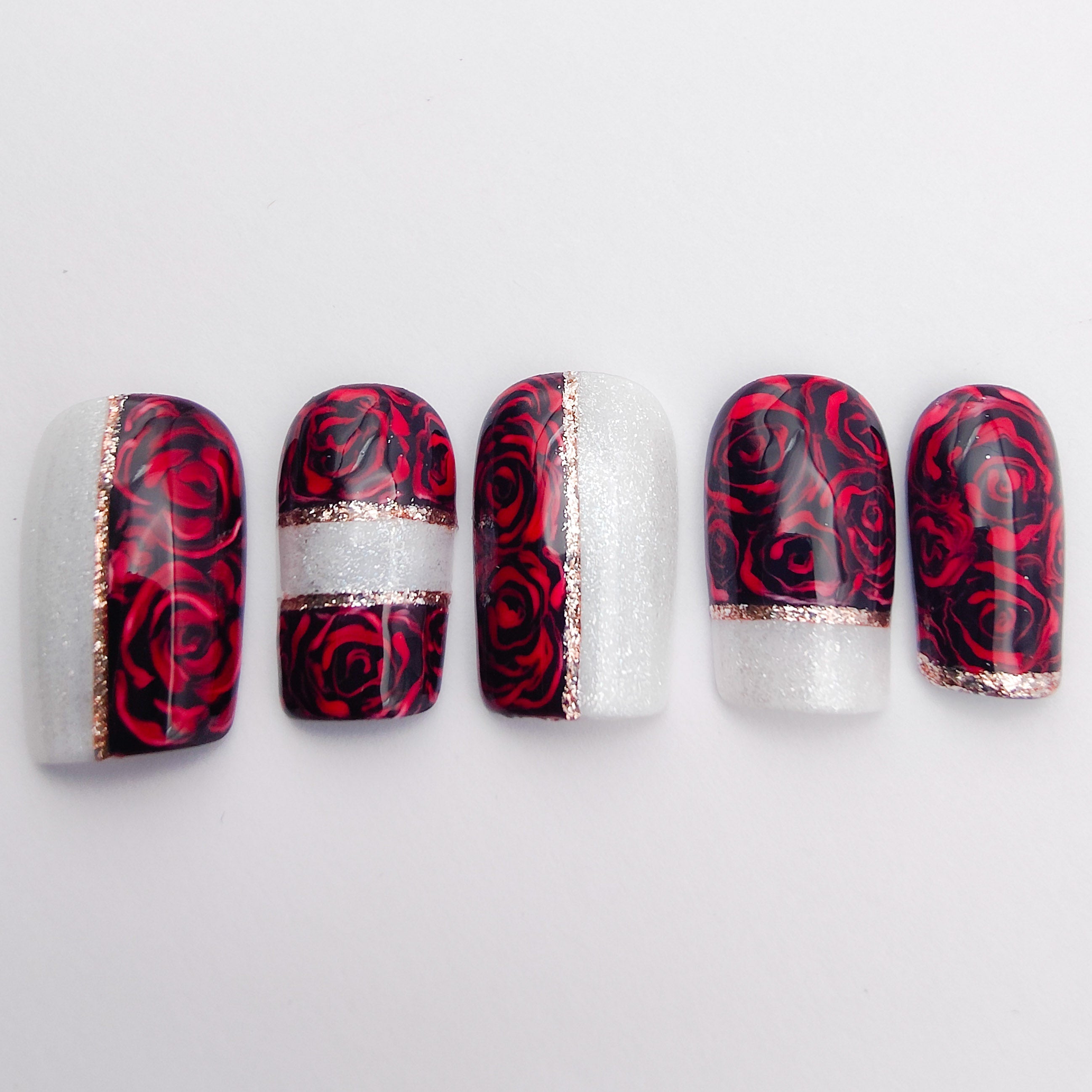 Roses Nocturnes Déa Manus